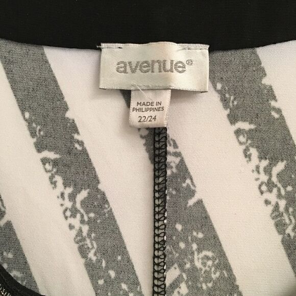 Avenue bead embellished notched V-neck blouse 22/24 - Picture 6 of 8